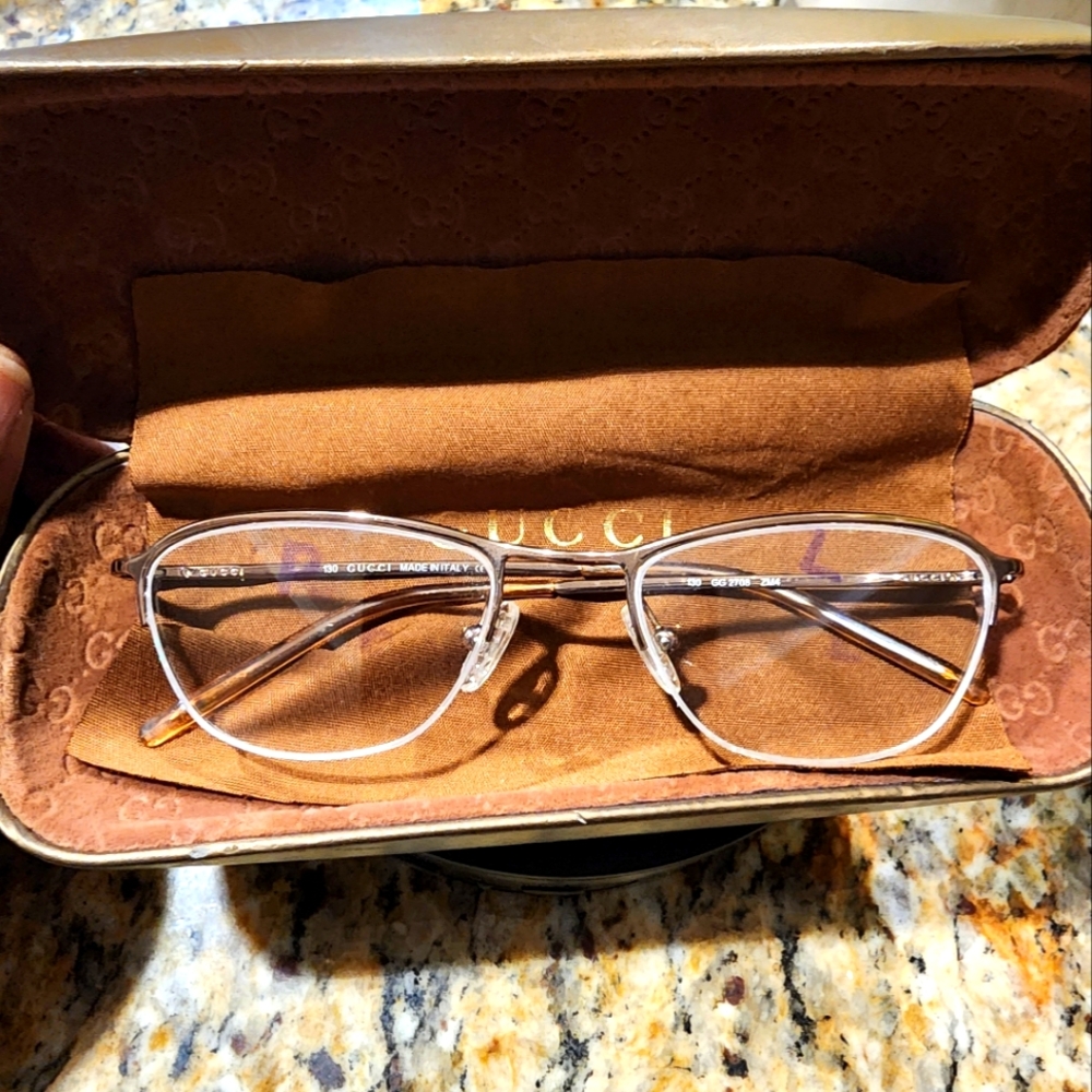 Gucci frames with demo lenses